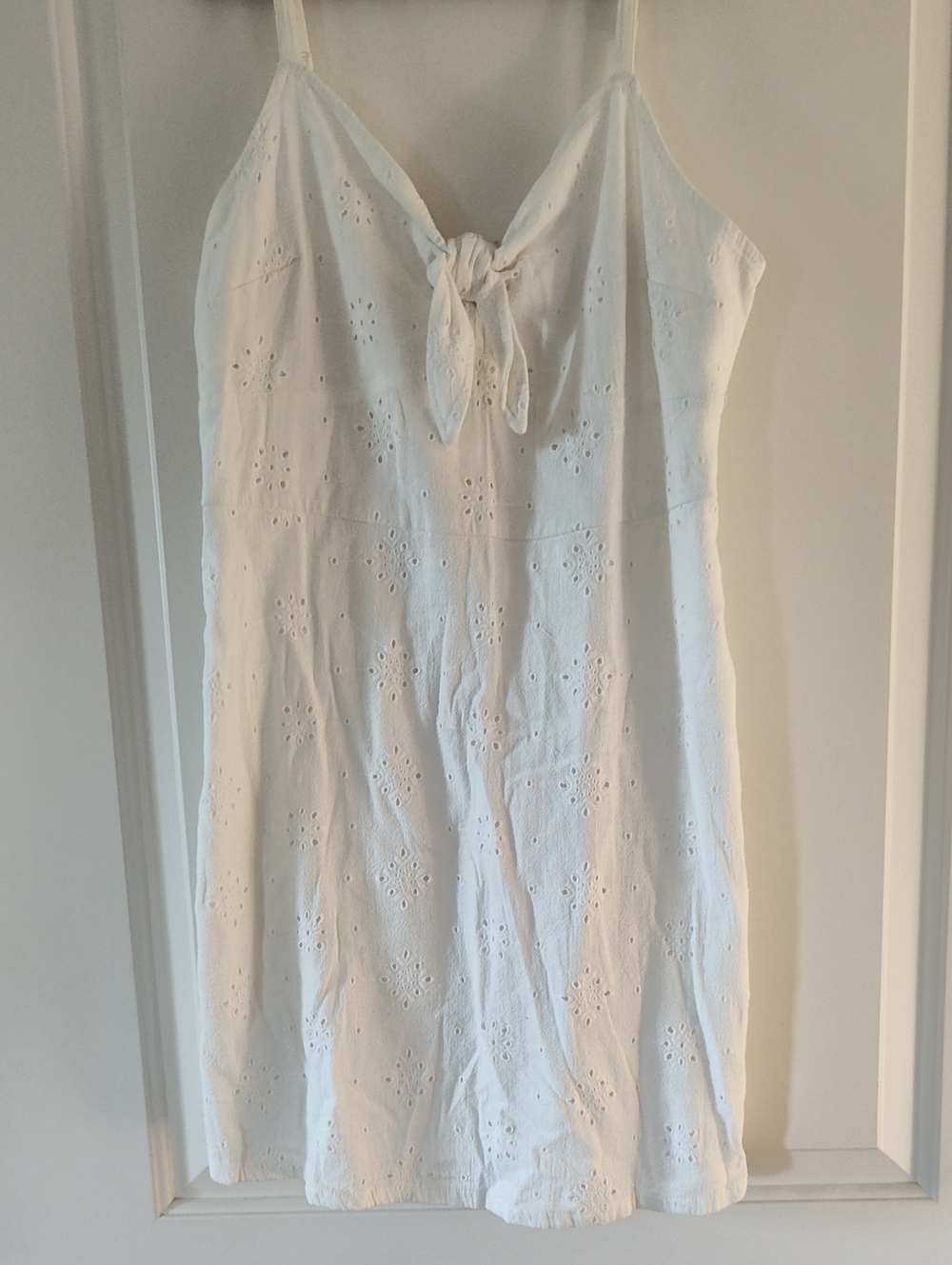 Hollister Cream Eyelet Tie-Front Summer Top